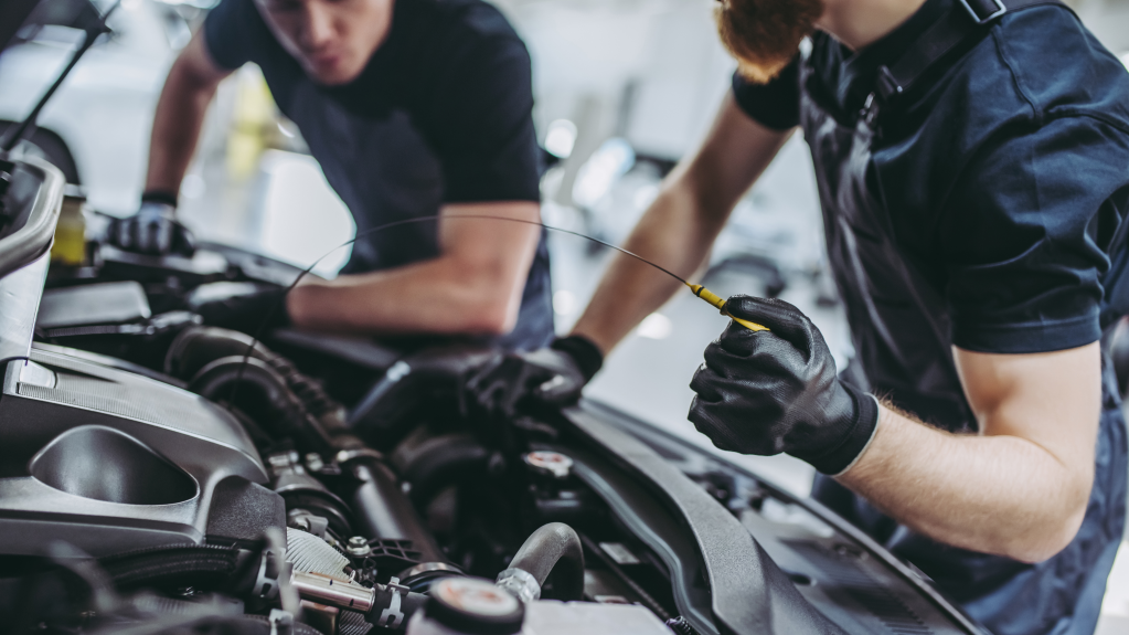 highly skilled and professional mechanics at kingsway service centre